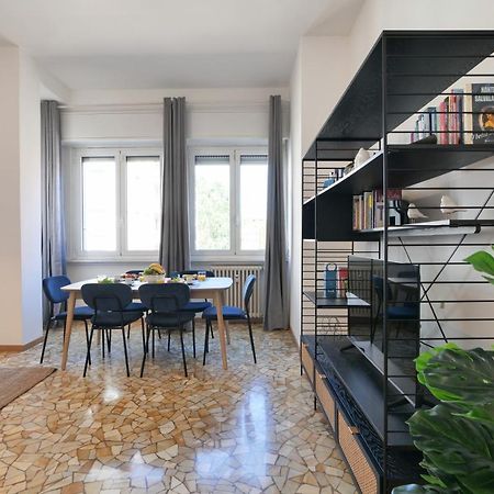 Sweett - Fontana Apartment Milan Bagian luar foto