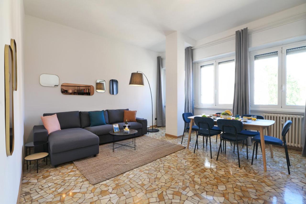 Sweett - Fontana Apartment Milan Bagian luar foto